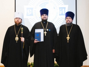Духовник гимназии иерей Александр Салямов получил диплом об окончании обучения Саратовской православной духовной семинарии
